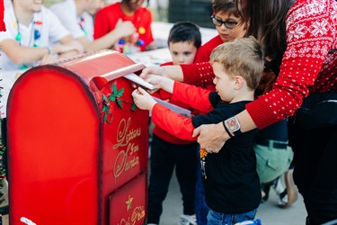 Kids mailing their letters to Santa